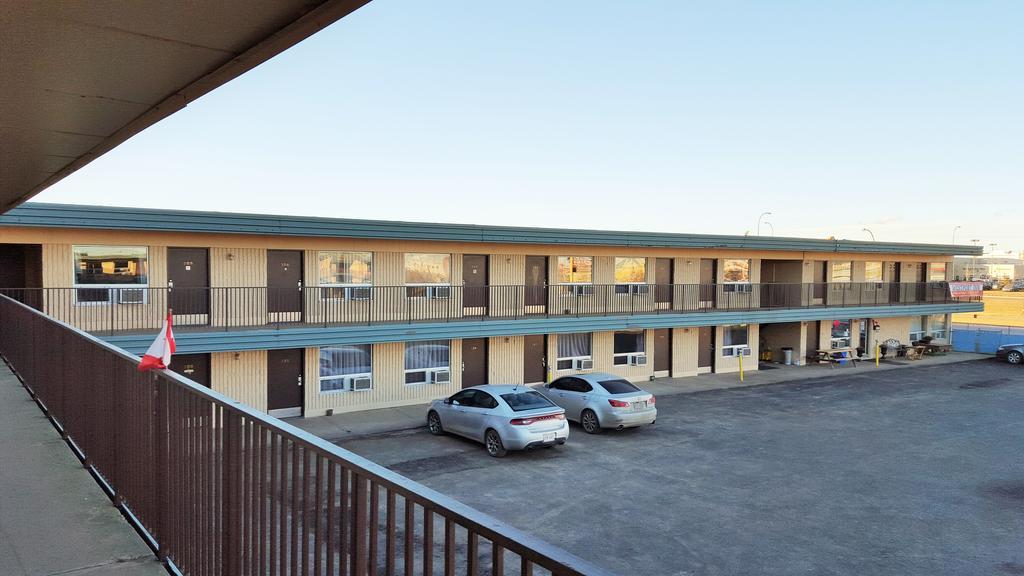 Westport Inn Grande Prairie Exterior photo